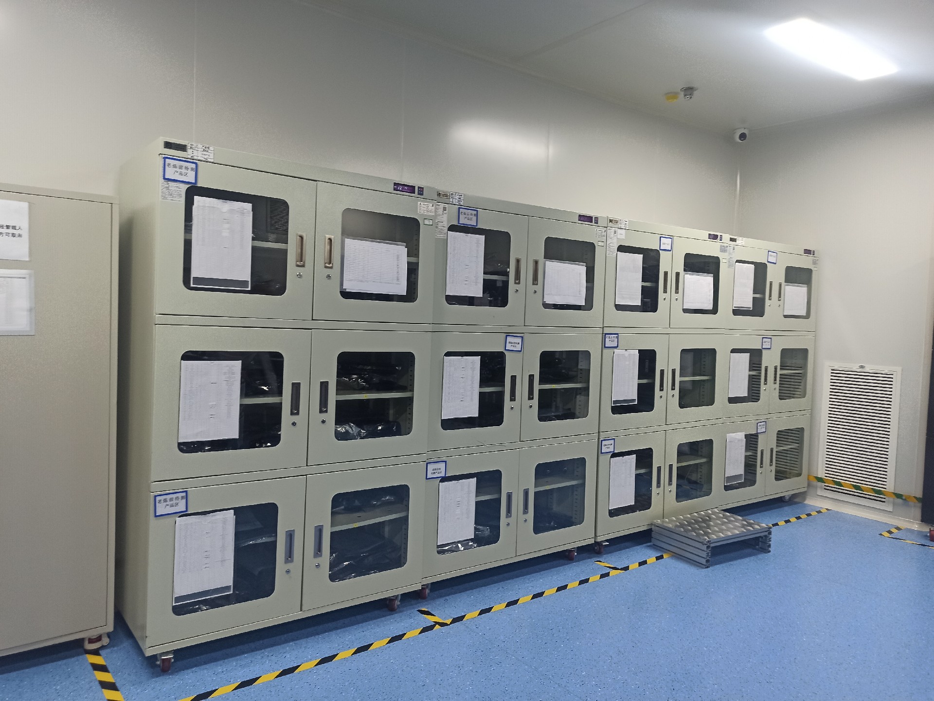 入手華為鴻蒙二合一平板？云博士電子防潮柜提醒您：別忘為愛(ài)機(jī)提供“宜居”環(huán)境